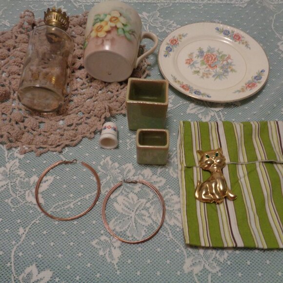 VINTAGE POTTERY LAMP LINENS THIMBLE JEWELRY LOT - Picture 5 of 8